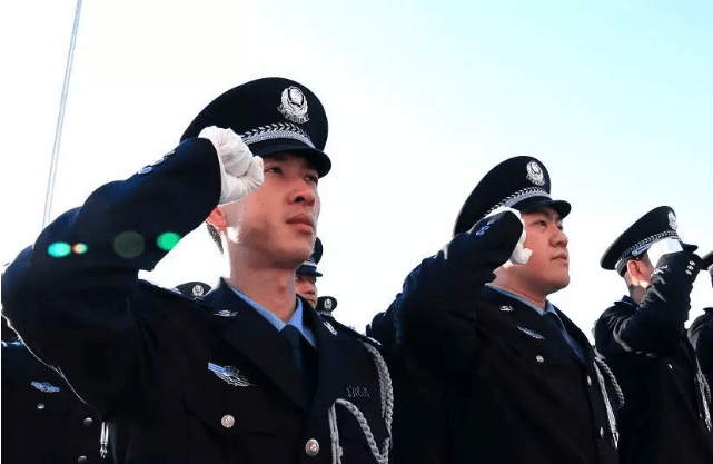 警官是军人还是警察 83af04d2b0ae4865b28d85142aadf78a.png