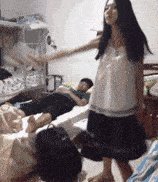 搞笑gif趣图:孩子的表情配上这个跺脚完美,没毛病老铁