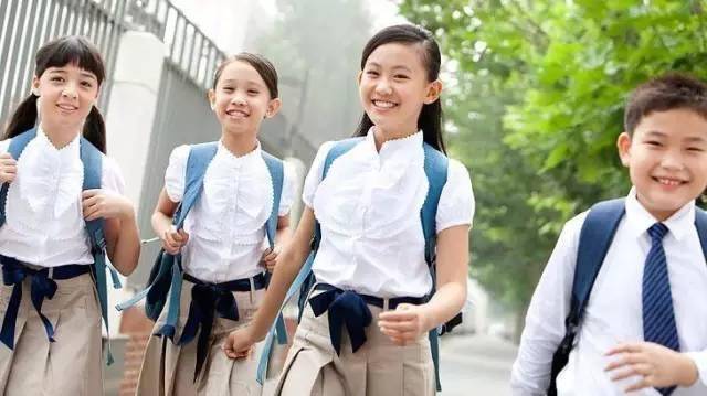 孩子|堪称S遇到XL，原来两岁宝宝身高体重能相差这么大同龄宝宝偶遇