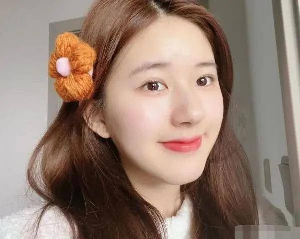 终于信了赵露思不到80斤,连裤头都能穿出褶皱感,不服不行