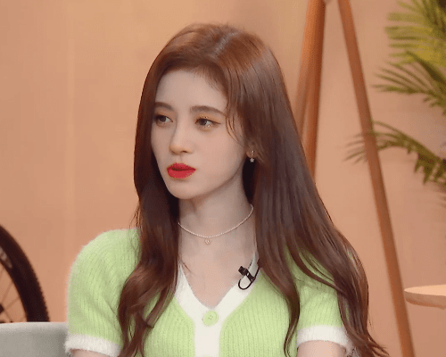 各大女明星对鞠婧祎的评论 49dd5d5fcc9949578545f6d71e35f2a7.png