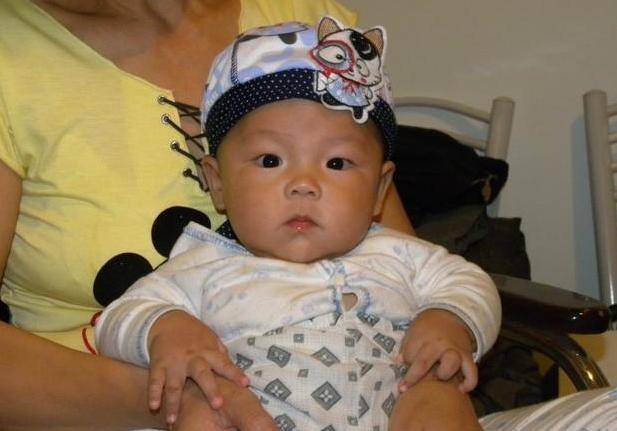劝告|医生劝告：带娃少做3件事，家长别大意4岁娃嘴巴发出难闻臭味
