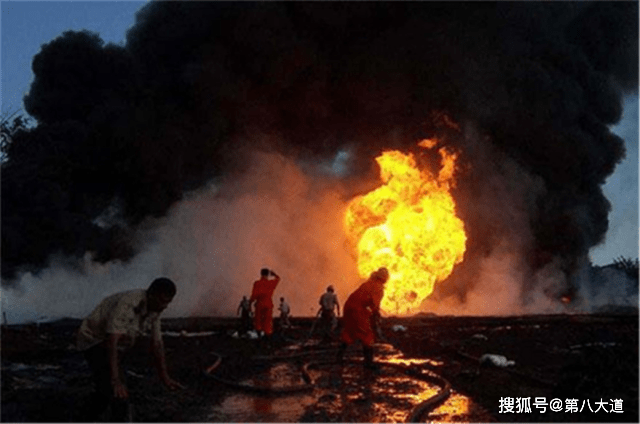原创两国边境战火燃烧,国内油井火光冲天,印度空军:4星期灭完