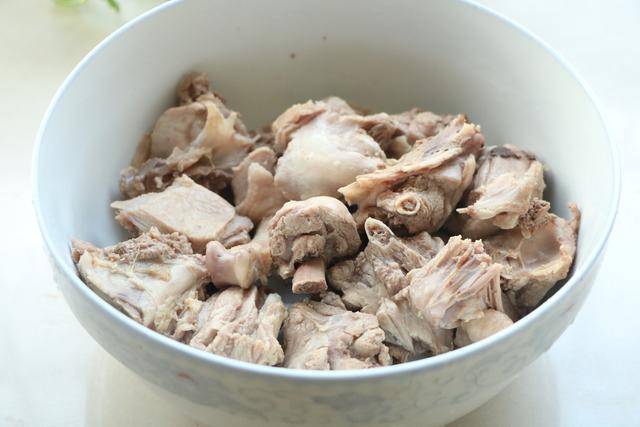 牛肉怎么炖简单好吃视频 e7ac126342ce4d8c8a5af432ab119ebf.jpeg