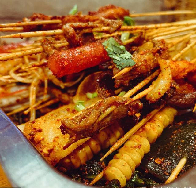 炸里脊,炸鸡排,炸金针菇,炸油饼等等.