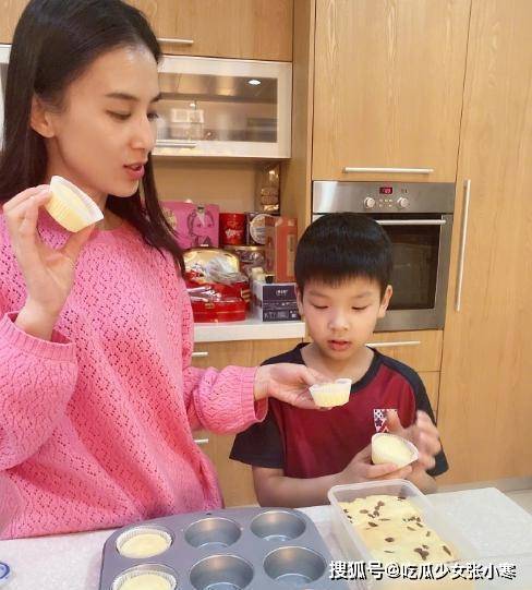 邓莎|《妈妈是超人》里面的孩子现在怎样了？贾静雯两个女儿变小美人