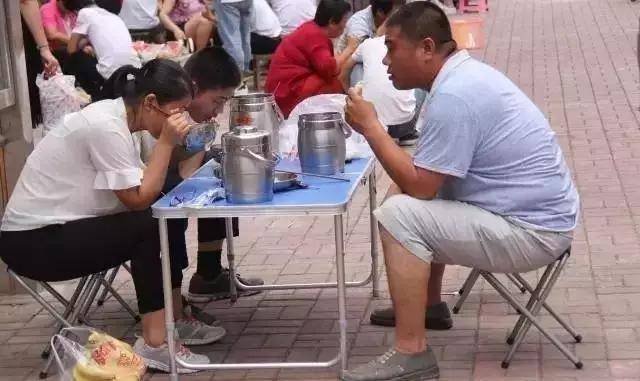 郸城|“最牛县高”考前校园照让人泪奔!考上一个大学生,挖掉一个穷根子