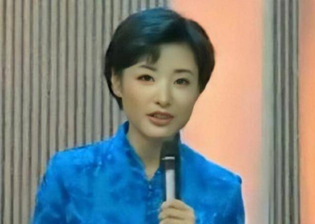 前央视一姐周涛罕现身！无意透露二婚生活，却