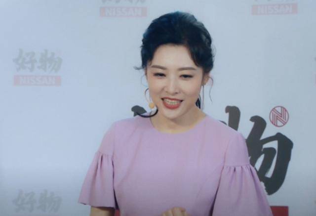 前央视一姐周涛罕现身！无意透露二婚生活，却