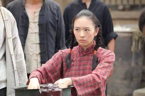 和老师传绯闻、被张国立儿子殴打，17年后，童谣
