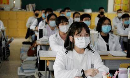 高考不足1个月，创历史的1071万高考生中，除了高三学子还有谁？