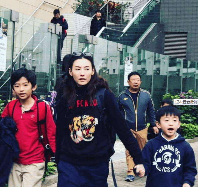 谢振轩和谢霆锋太像了 018628dc890e4fd2b06baa6e1466ad00.png