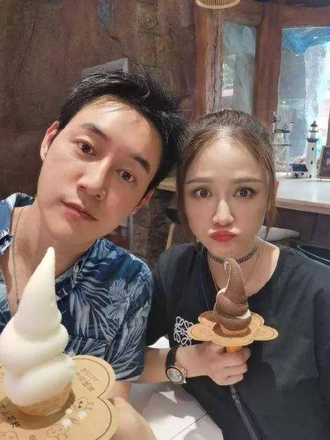 陈乔恩与男闺蜜手挽手同游，举止亲密惹争议，