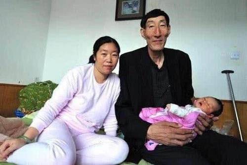 潘丽|不听大夫劝阻坚持生子，儿子出生后，全家笑开了花中国第一巨人