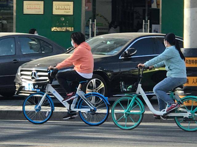 内蒙古首府景区建有骑行路,与共享单车携手,带动低碳旅游成时尚