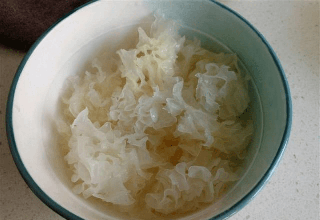 银耳煮粥放什么好 7e35977cf2ff417fb0457b9ba6e946f6.png