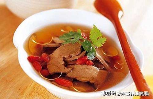 2、黄连阿胶汤需要药材：黄连八克、黄芩四克、芍药四克、阿胶六克和鸡蛋