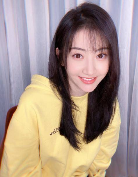 景甜的少女装要火:32岁的身体16岁的脸,这次真的好纯