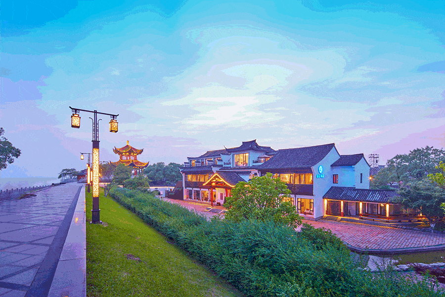 往返接送 对比x程价格就一目了然了 其他平台仅含房间 早餐就至少330