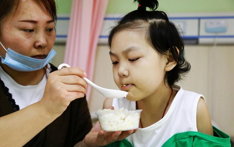 孩子|医生：只因常吃这种饭，很多家长还在喂6岁女童1年没长高