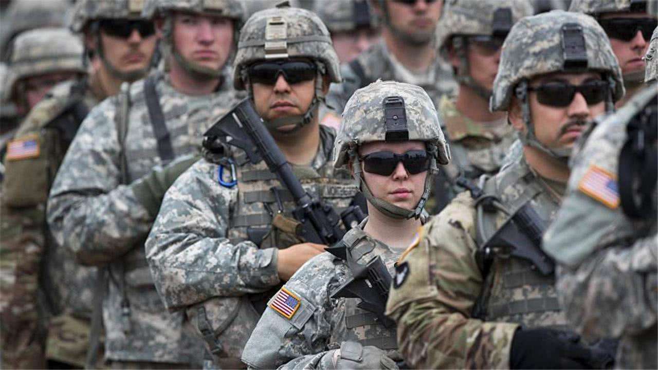 美军士兵大闹德警察,被捆绑双腿强行拖走:美