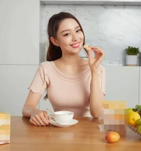 吉娜爱丽丝晒老公郎朗视角美照,上围惊人身材凹凸有致