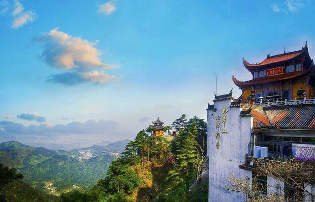 九华山与山西五台山,浙江普陀山,四川峨眉山并称为我国佛教四大名山.