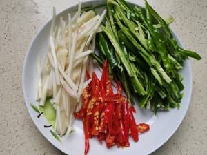 牛肉丝搭配什么素菜 ac42d6444a1049cc89d0282ac1edd1e9.jpeg