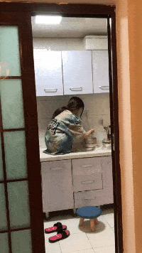 搞笑gif趣图:生活不允许你在它面前嘚瑟!_妹子