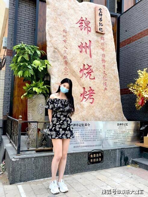 嘉羿恋情女主身份曝光，系他的模特女友，正脸