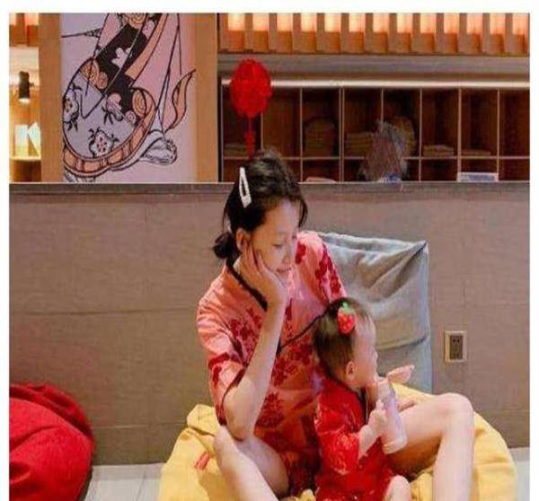 怎么给妈妈拍美照 fc29df9b6ef14b65a10faadb52020977.jpeg