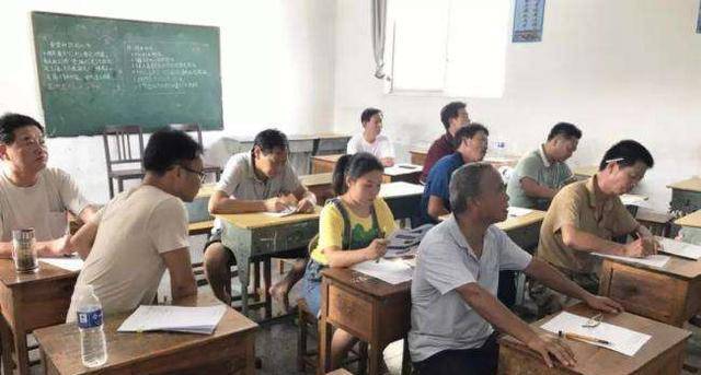 乡镇中学老师发了一张“照片”引发热议：学校责任还是家庭责任？