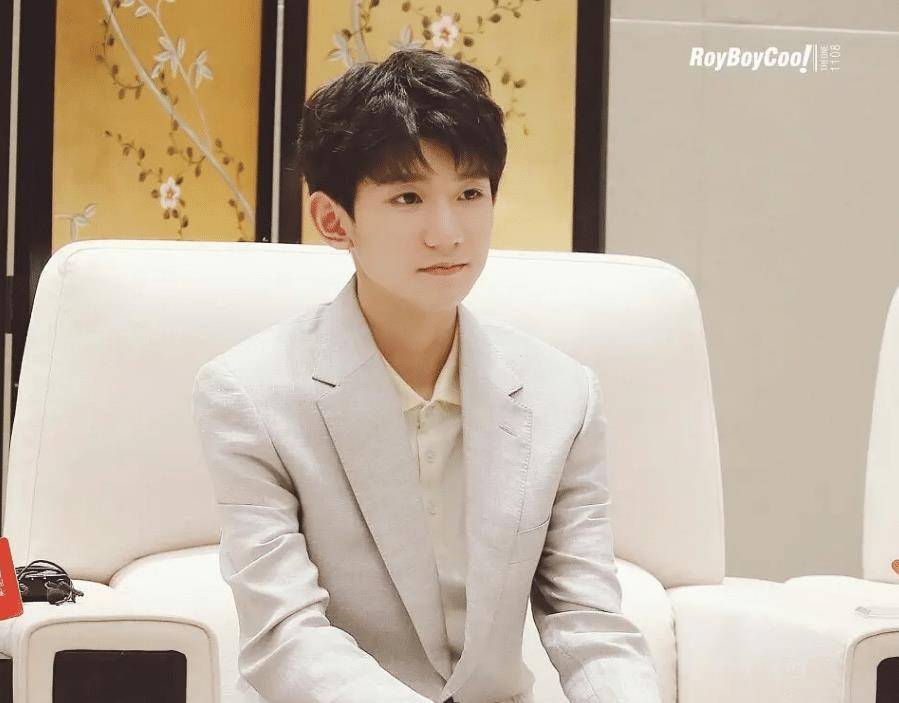 易烊千玺唱王力宏歌 ae7dbe2a706b47c5b58d41e03aa2a273.jpeg