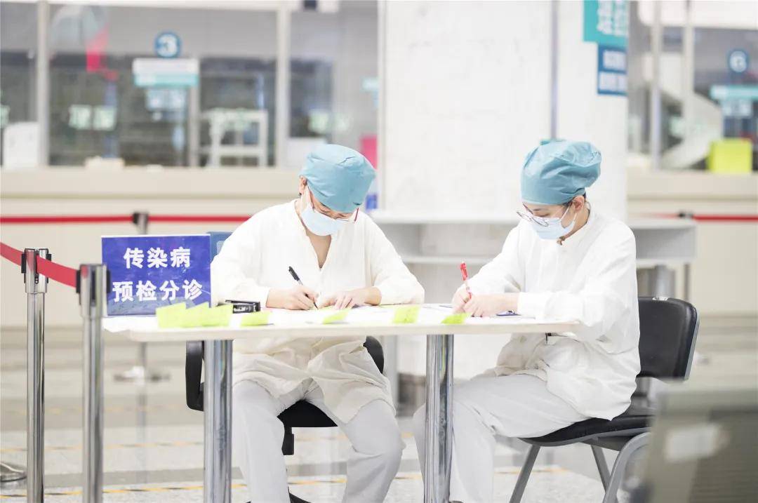 全面筛查，筑牢防线，北京友谊医院4000余名职工全部完成核酸检测