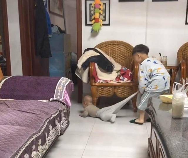有一个神经大条的哥哥是什么体验？弟弟：我后悔来到了这个世上
