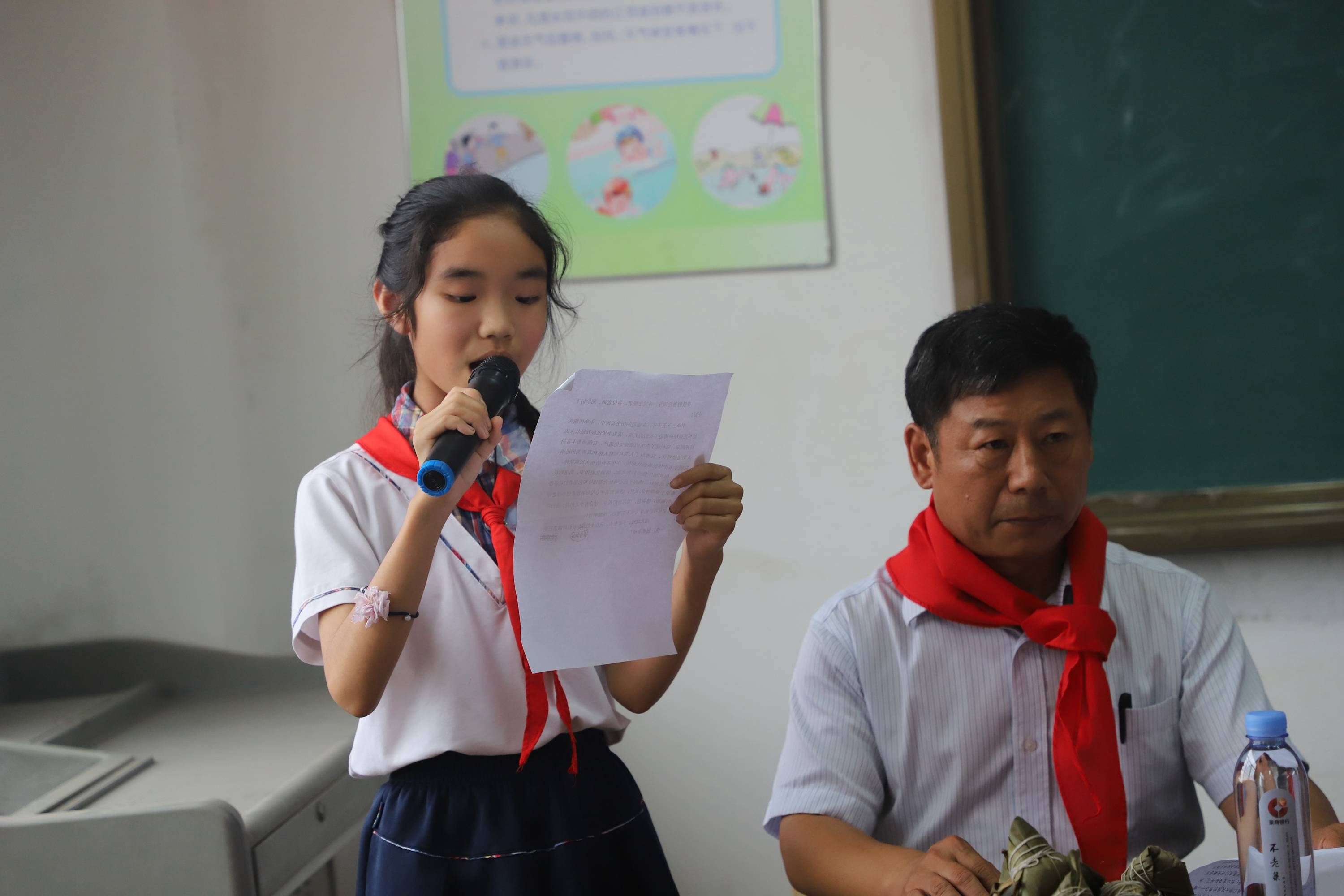 学生代表李嘉瑞致答谢词学生代表李嘉瑞致了答谢词,她向前来参加爱心