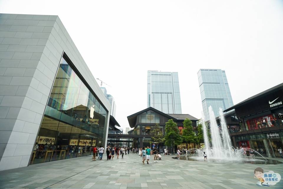 「佛寺」距今已1600多年历史，藏在最繁华的商区，成都唯一保存下来的佛寺