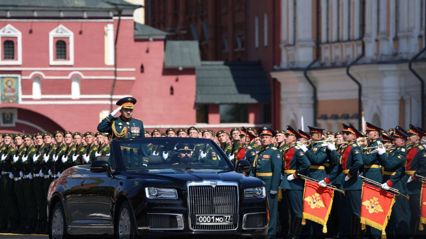 红场阅兵后,普京竖拇指.其实,普京身上的压力也很大