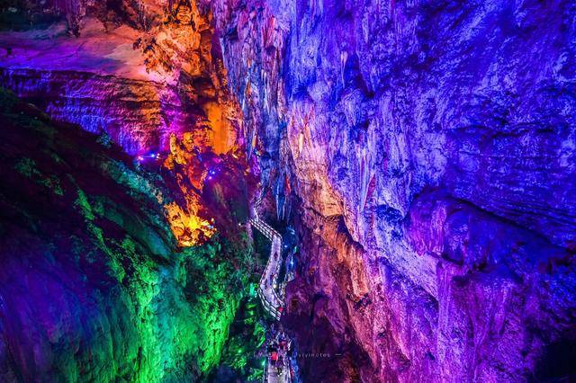 重庆有座上亿年的溶洞,全长2500米,被誉为"世界上最美