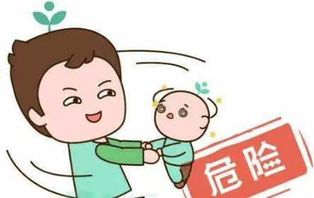 脊柱|影响宝宝脊柱发育，严重的会导致长不高这5个方面不注意