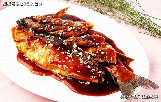 代表浙江的特色美食:西湖醋鱼,龙井虾仁,锅烧河鳗