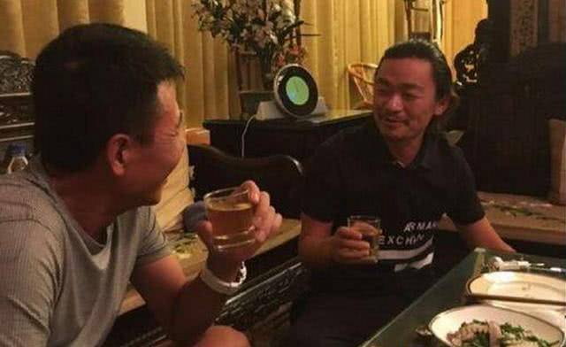 原创娱乐圈里最能喝酒的明星,若是凑成一桌,论酒量谁笑到最后?
