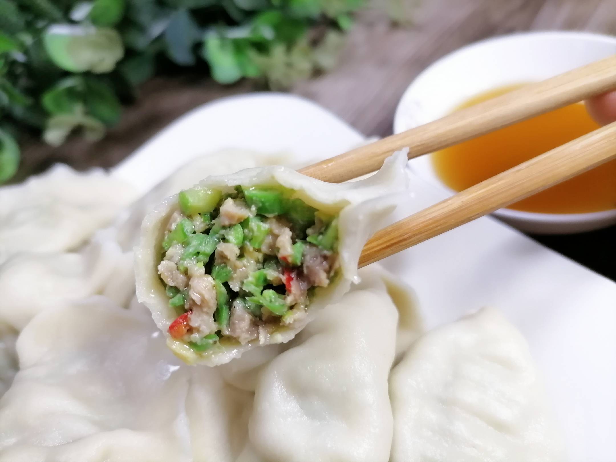 夏季什么馅儿的水饺好吃?试试长豆角猪肉水饺,家常庄户做法