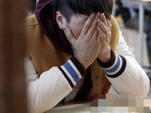原创熬夜就是冲刺？这样的高三学生“很危险”，网友：高考在白天考