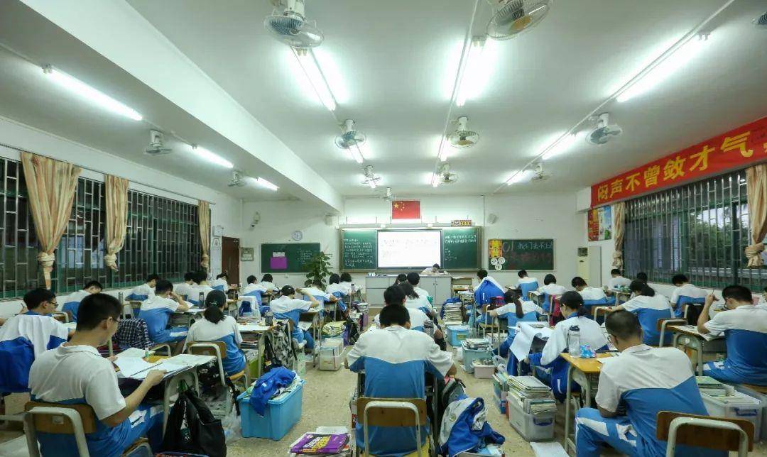 苟晶：班上的第一名，能上北大的成绩，结果去了山东曲阜师范学院