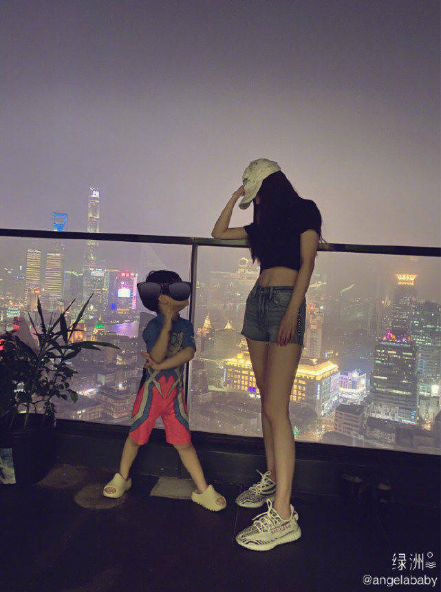 baby解约后资源更优秀，行程满满超敬业，晒照依