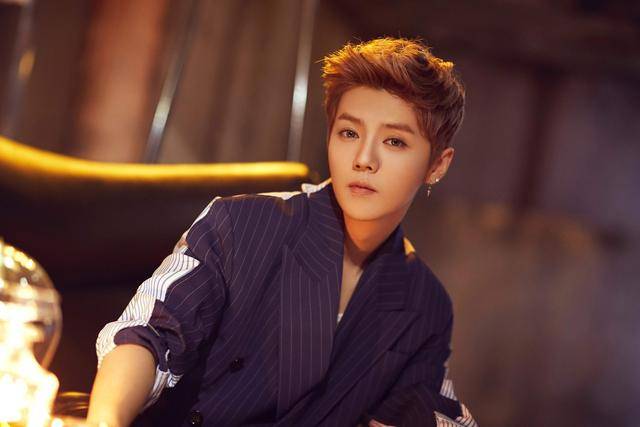 鹿晗关晓彤被曝领证结婚，男方买八千万豪宅做