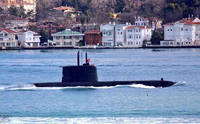 土耳其或遭暗算，两艘潜艇失联20多天，这个国家