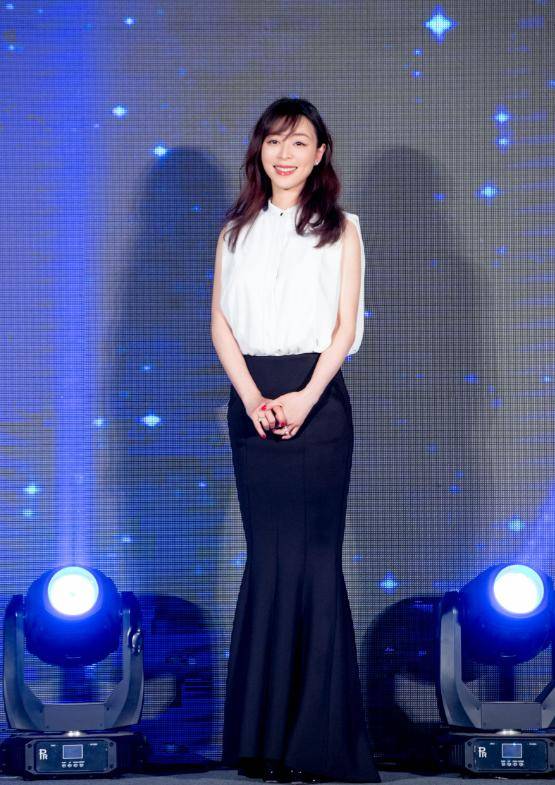张静初,16年间体重稳定90斤,坦言:维持身材最重要的是