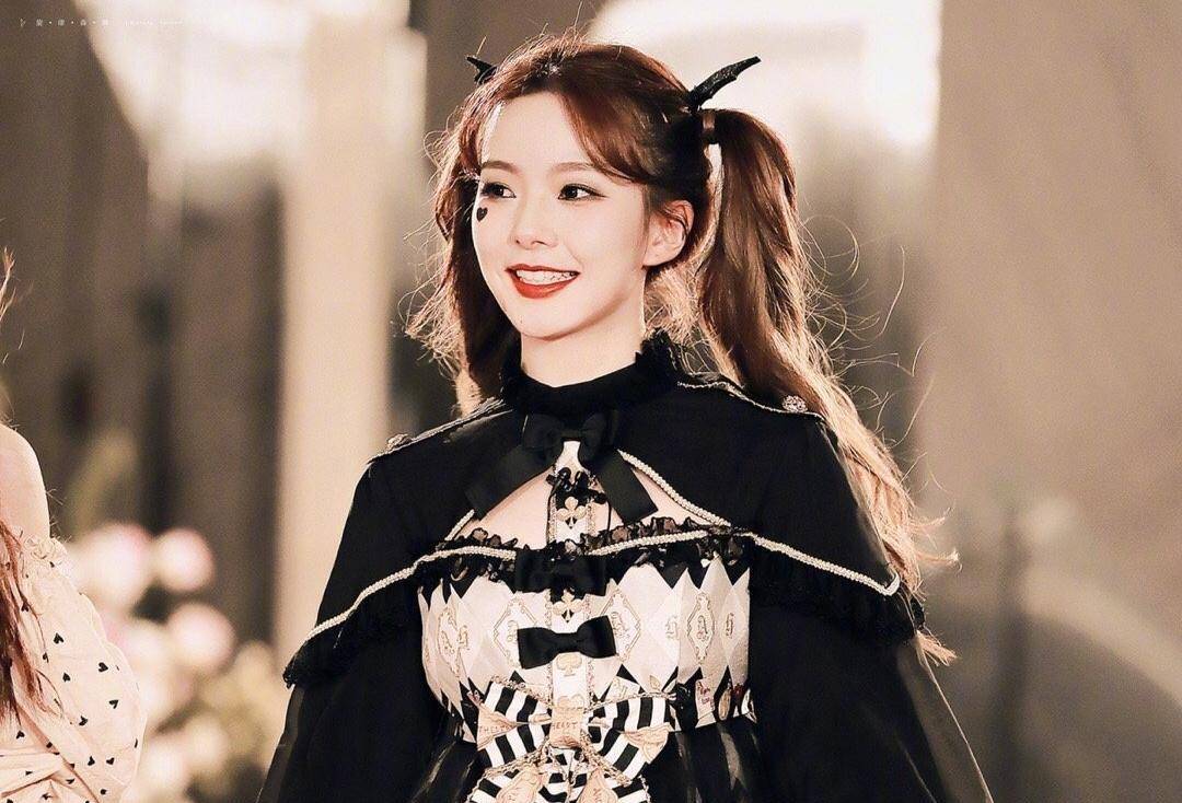 原创陈卓璇首拍杂志,网曝成团7人她被林君怡顶替,稳前4只是陪跑?